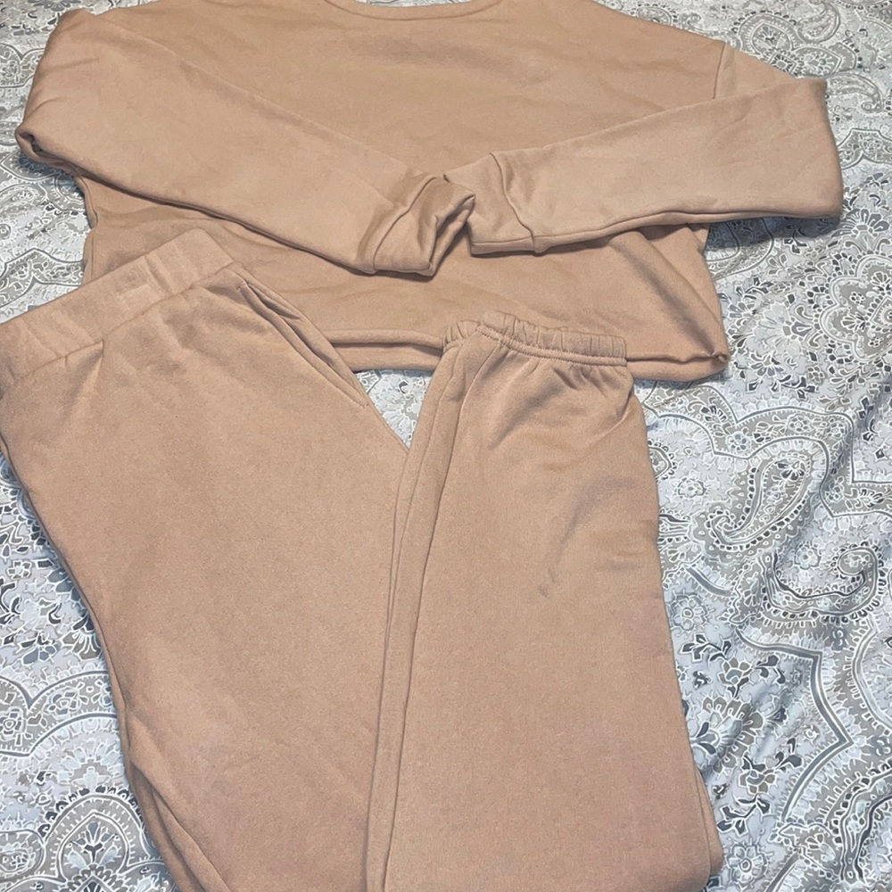 Jogger and crop sweatshirt set